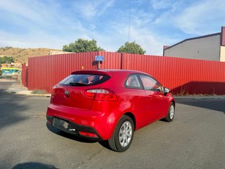 KIA Rio 2014 solo 135.000 km Pegatina c 112€/MES