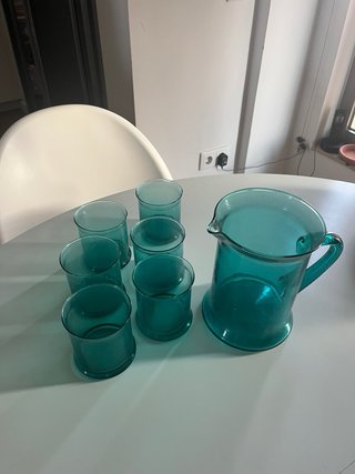 Juego de vasos y jarra azul