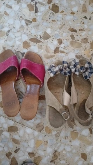 Sandalias de tacón rosa y beige