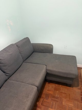Sofá chaise longue gris tela