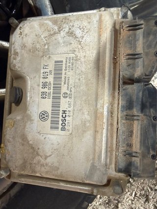 Centralita ECU Volkswagen 038 906 019 FK