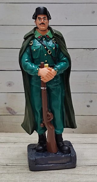 OFERTA! FIGURA RESINA BENEMÉRITA GC 15CM