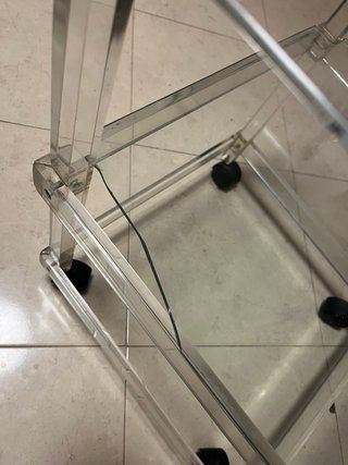 Mesa auxiliar acrílica transparente