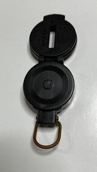 Brújula de bolsillo negra
