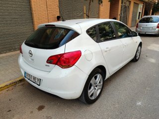 Opel Astra 2012