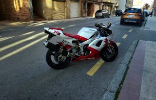 Yamaha R1 1998 Roja y Blanca