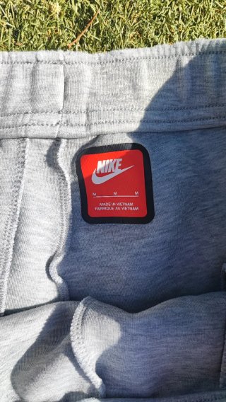 Pantalones Nike Tech Grises con Botones