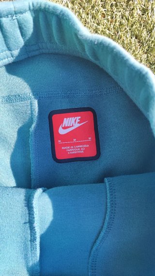 Pantalones Nike Tech Grises con Botones