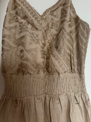 Vestido beige dorado bordado nuevo