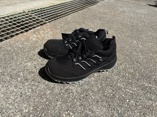Zapatos GORE-TEX negros sin estrenar T40