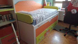Cama infantil con cajones y cabecero