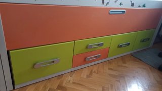 Cama infantil con cajones y cabecero
