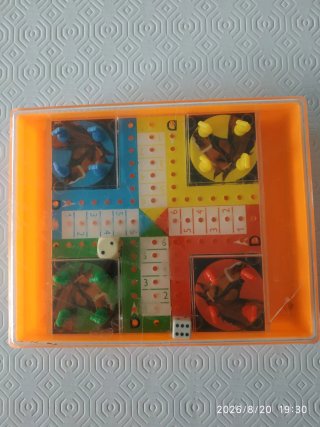 Juego antiguo de los caballitos magnético