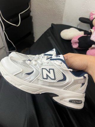 New Balance 530 zapatillas plateadas y blancas