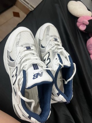 New Balance 530 zapatillas plateadas y blancas