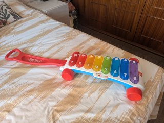 Piano musical infantil con números y formas