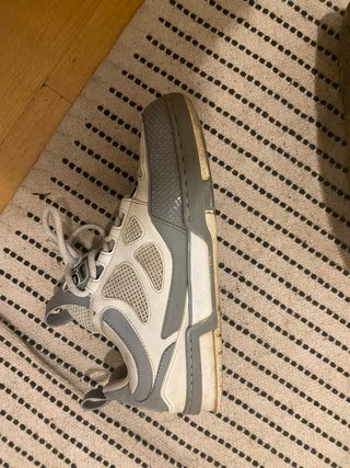 Louis Vuitton Skate Grises y Blancas