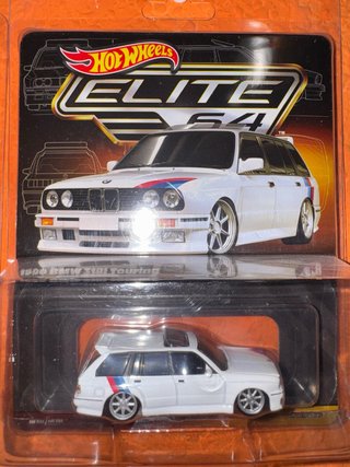 Hot Wheels Elite 64 BMW 318i Touring E30