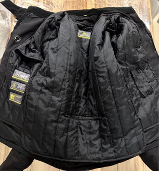 Chaqueta de moto negra