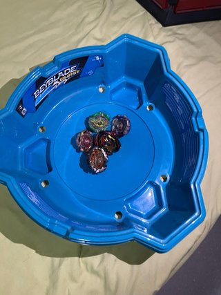 Beyblade Stadiums y Beyblades