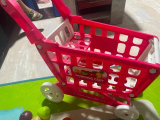 Carrito de compras con frutas y verduras
