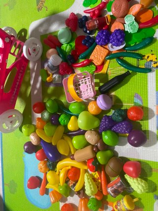 Carrito de compras con frutas y verduras