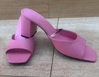 Tacones rosas talla 40