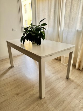 Mesa de comedor extensible blanca