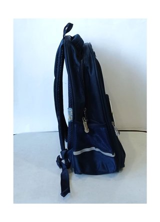 Mochila escolar azul con balón de fútbol