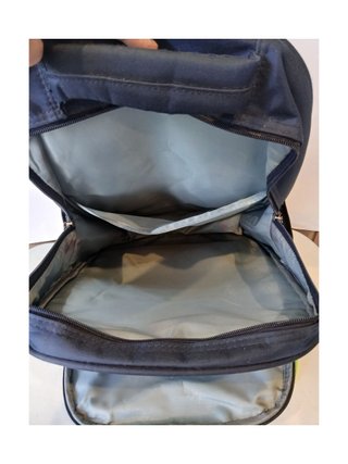 Mochila escolar azul con balón de fútbol