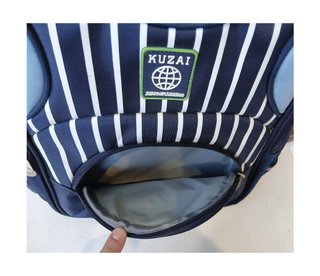 Mochila escolar azul con balón de fútbol