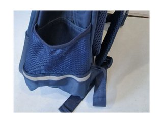 Mochila escolar azul con balón de fútbol