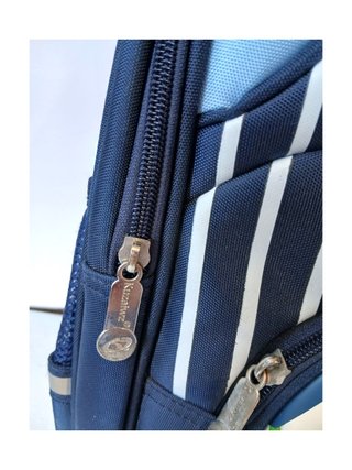 Mochila escolar azul con balón de fútbol