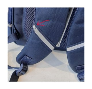 Mochila escolar azul con balón de fútbol