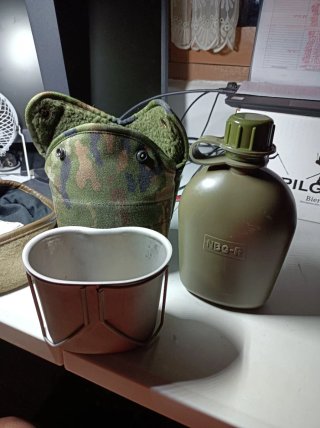 Lote Militar: Gorro y Cantimplora