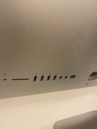 iMac Apple 21.5” 2011 — i5 / 4GB / 500GB |