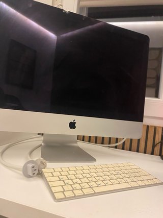 iMac Apple 21.5” 2011 — i5 / 4GB / 500GB |