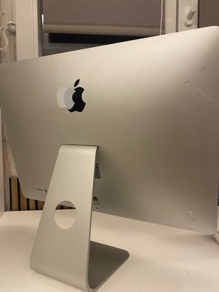 iMac Apple 21.5” 2011 — i5 / 4GB / 500GB |