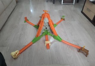 Pista Hot Wheels Volcán