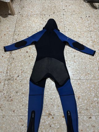 Traje neopreno SELAND Talla M con capucha