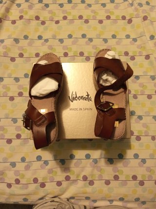 Sandalias cuña Vidorreta piel marrón