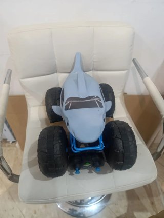 Monster Jam Monster Truck Teledirigido Megalodon