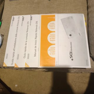 Caja Nintendo DSi y Manuales