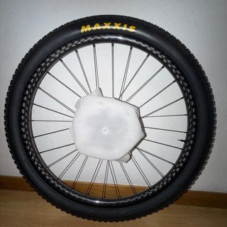Llanta Maxxis con disco de freno. Llantas nuevas.