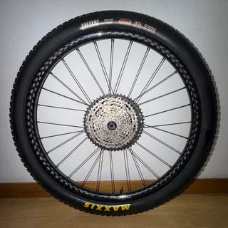 Llanta Maxxis con disco de freno. Llantas nuevas.