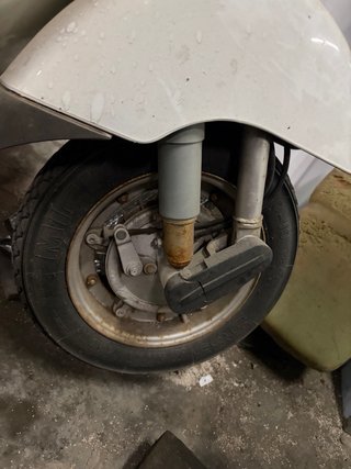 Vespa Blanca Scooter Clásica