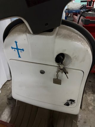 Vespa Blanca Scooter Clásica