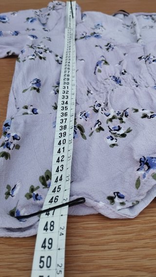 Blusa Stradivarius floral lila Talla S