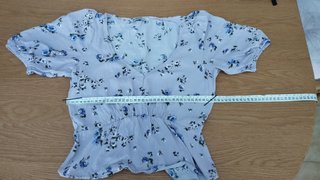 Blusa Stradivarius floral lila Talla S