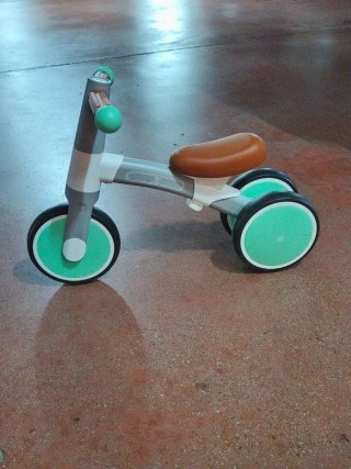 Triciclo infantil Hape